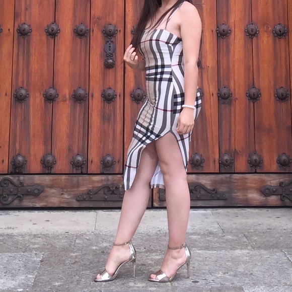 A Classy yet sexy look✨ - Picture 2 of 4